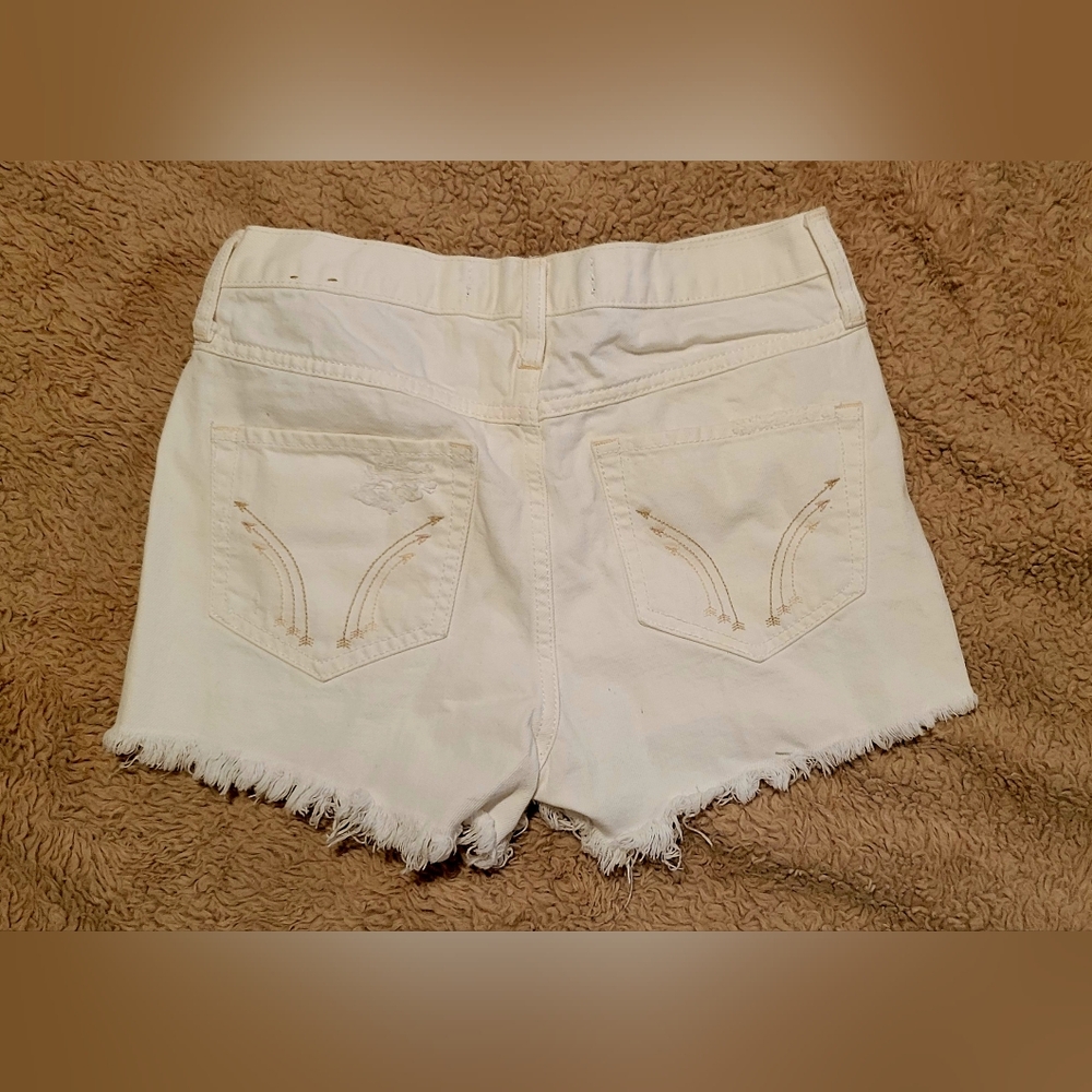 Hollister White Denim Shorts O/24 NWOT - Picture 3 of 8
